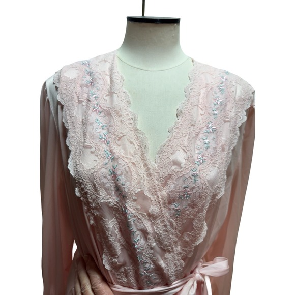 Vintage Vanity Fair Soft Pink Lace Peignoir Set Nightgown & Robe Nylon Large - Picture 4 of 9